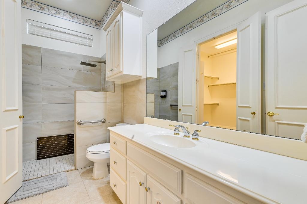 Premier Suite Bedroom 3 — private bathroom with walk-in shower